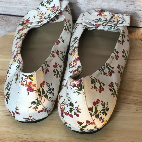 Me Too Floral Open Toe with Bow Fianna 12 Flats - Picture 3 of 6